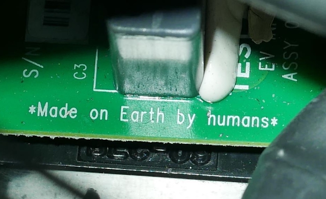 La inscripción en el Falcón Heavy: Hecho en la Tierra por humanos