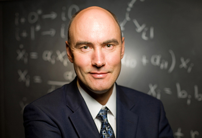 Martin Nowak sonriendo