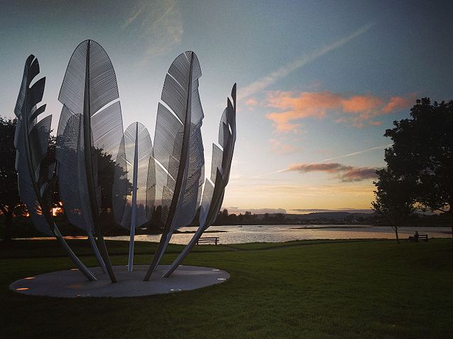 Espíritus afines. Escultura en Cork, Irlanda.