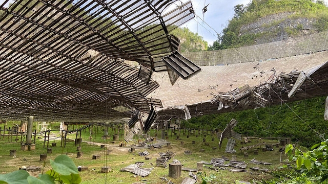 El daño al radiotelescopio de Arecibo
